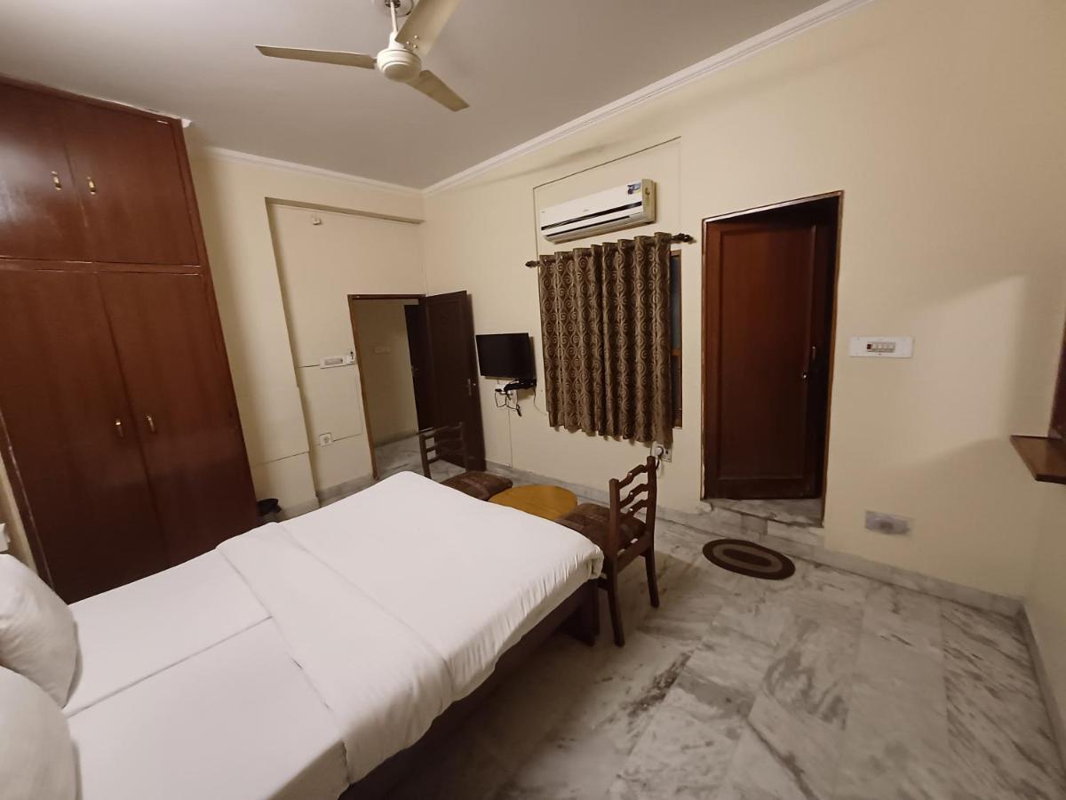 Raghav Palace Hotel 2*