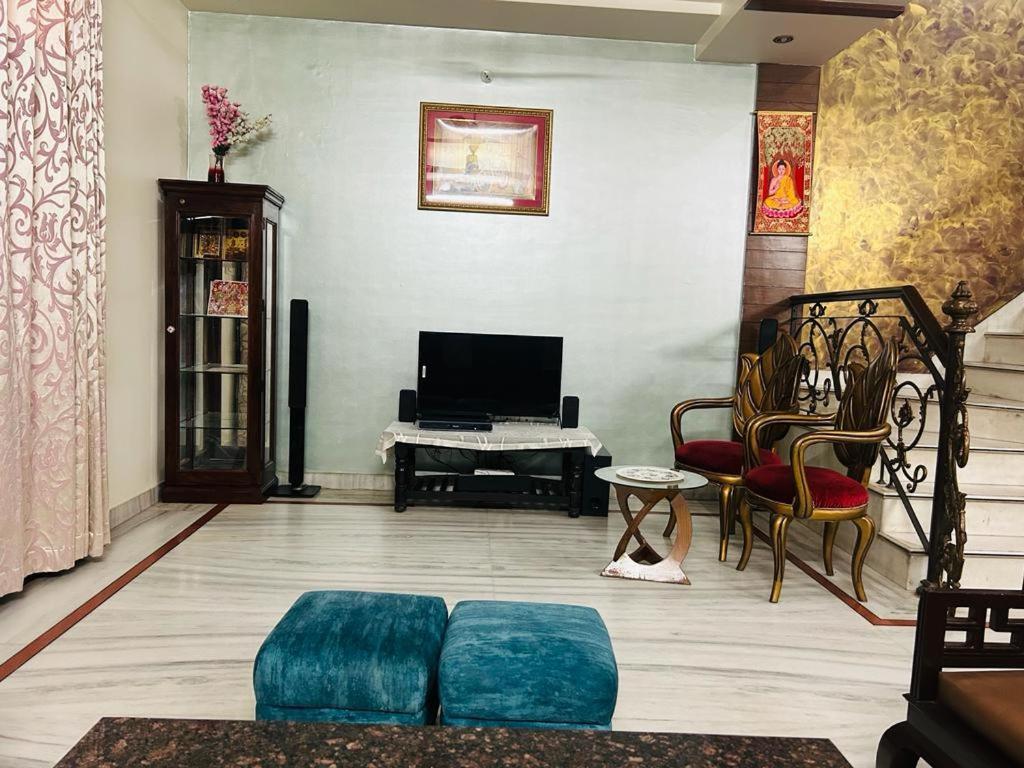 Luxaura 3bhk Pvt Loft Villa Jaipur