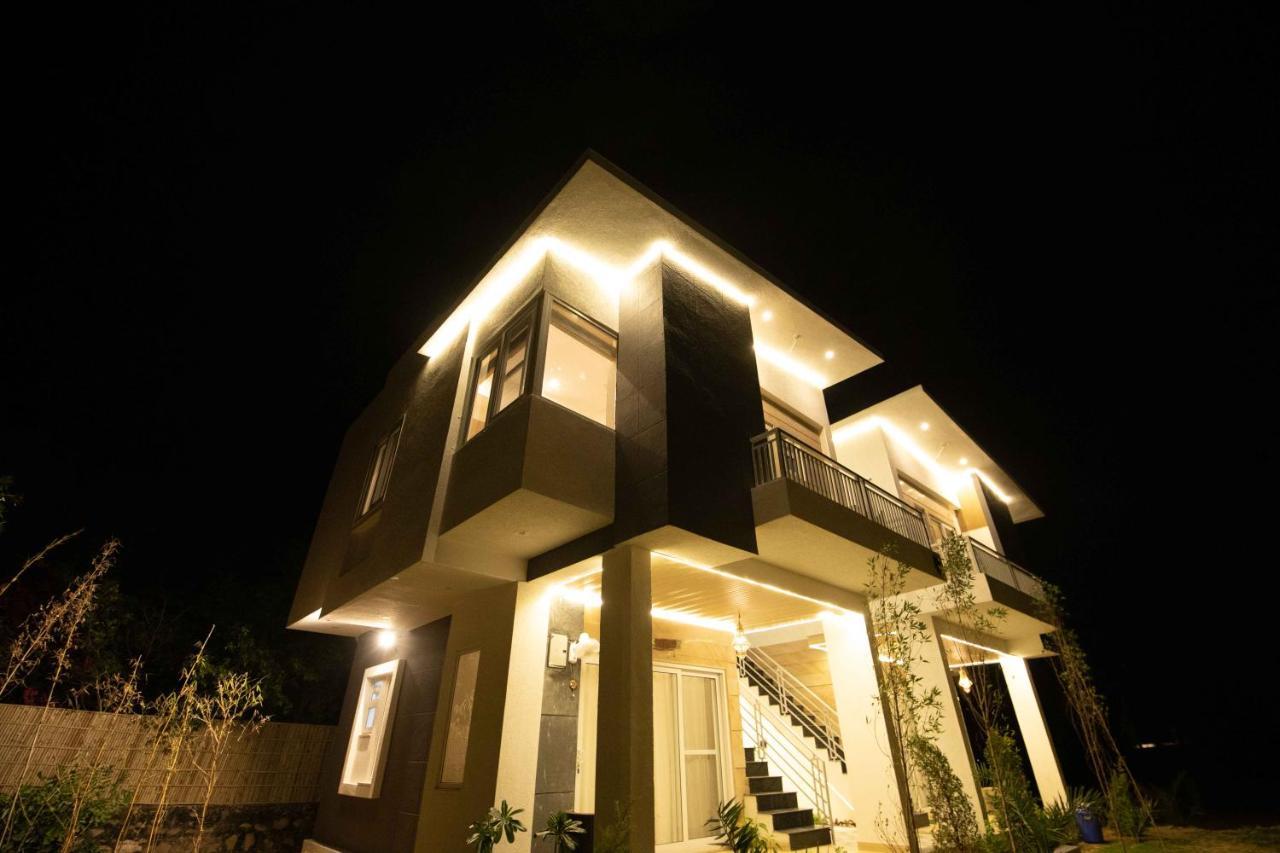 Natural Pearl Farmhouse *