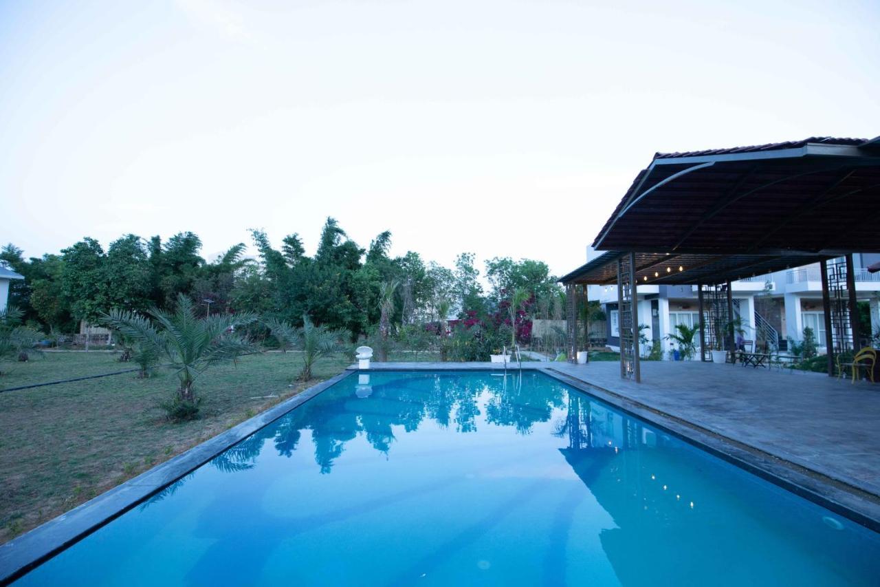 Natural Pearl Farmhouse *