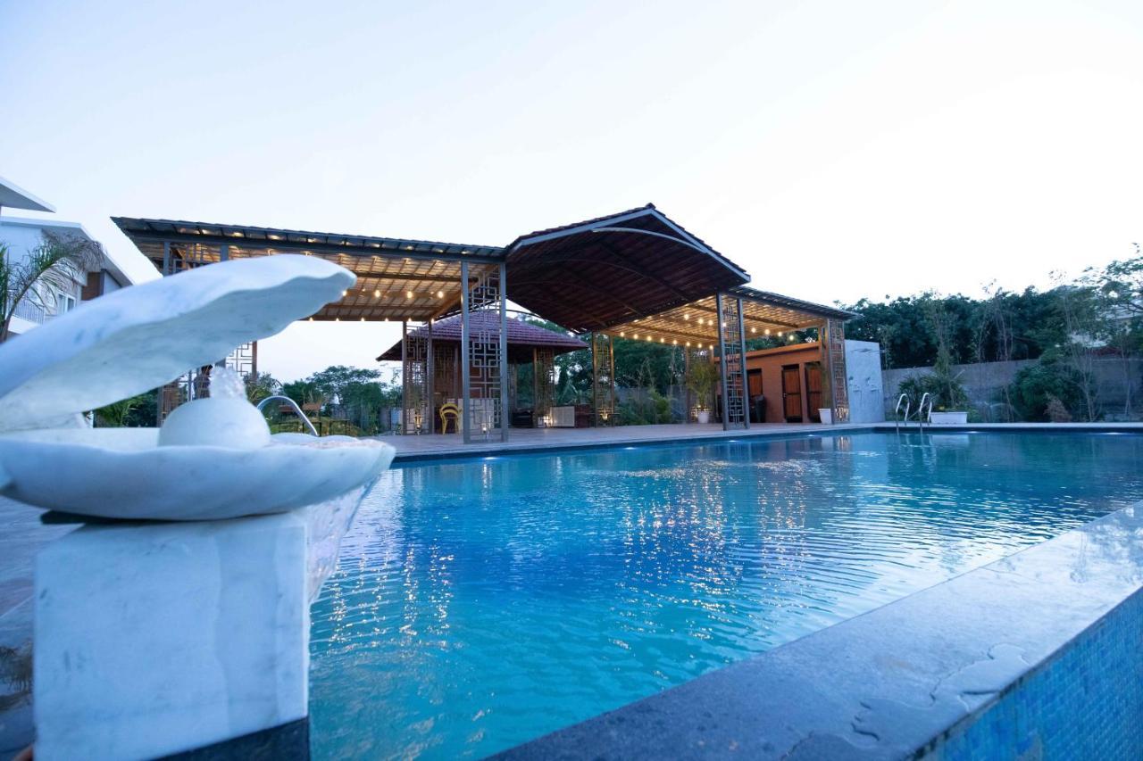 Natural Pearl Farmhouse Villa *