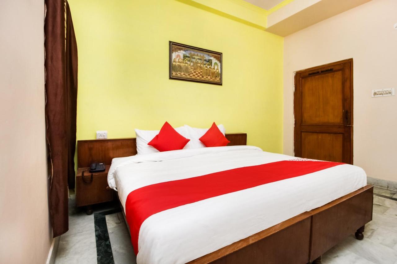 Hotel Oyo Apoorva Deluxe Jaipur