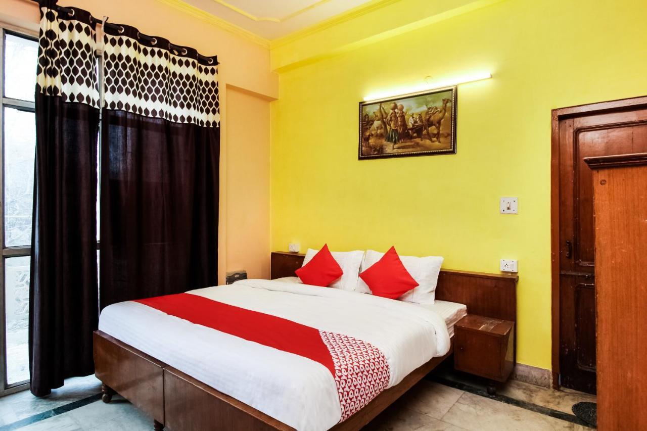 Hotel Oyo Apoorva Deluxe Jaipur