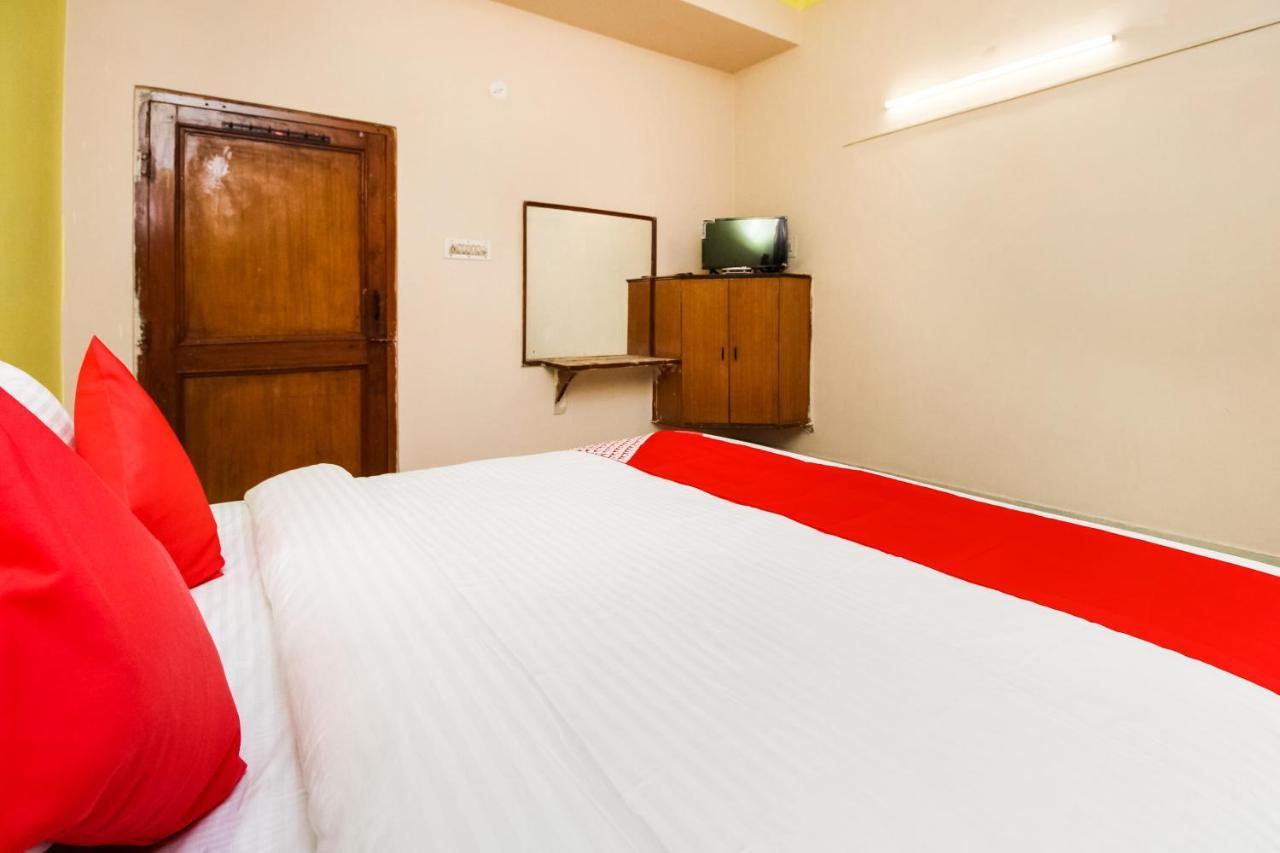 Hotel Oyo Apoorva Deluxe