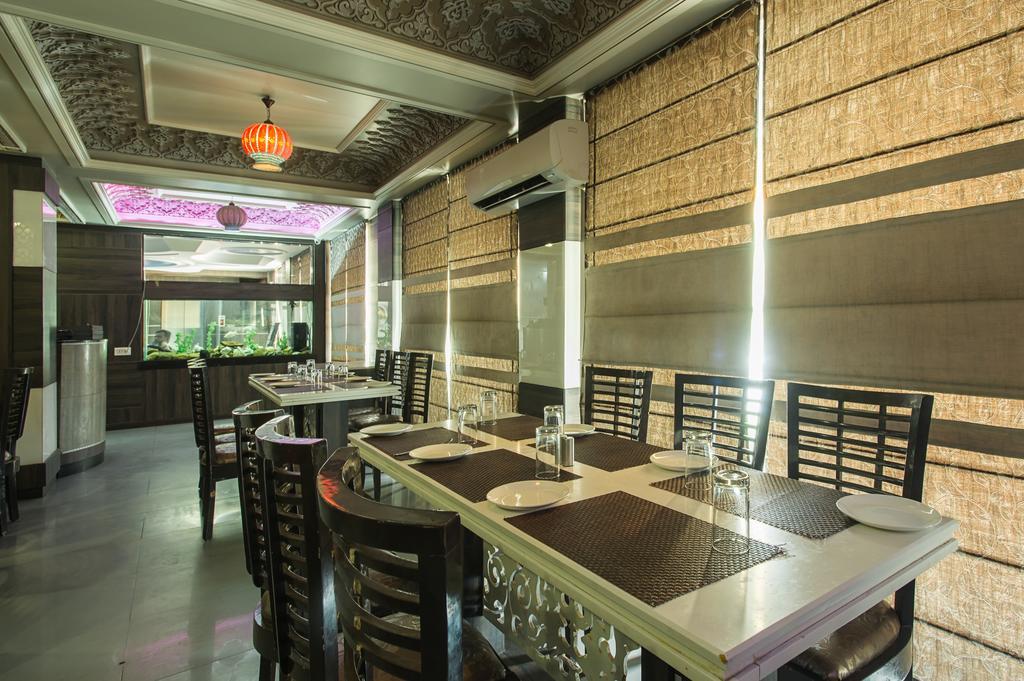 Hotel Oyo Lal Kothi Shopping Center Jaipur