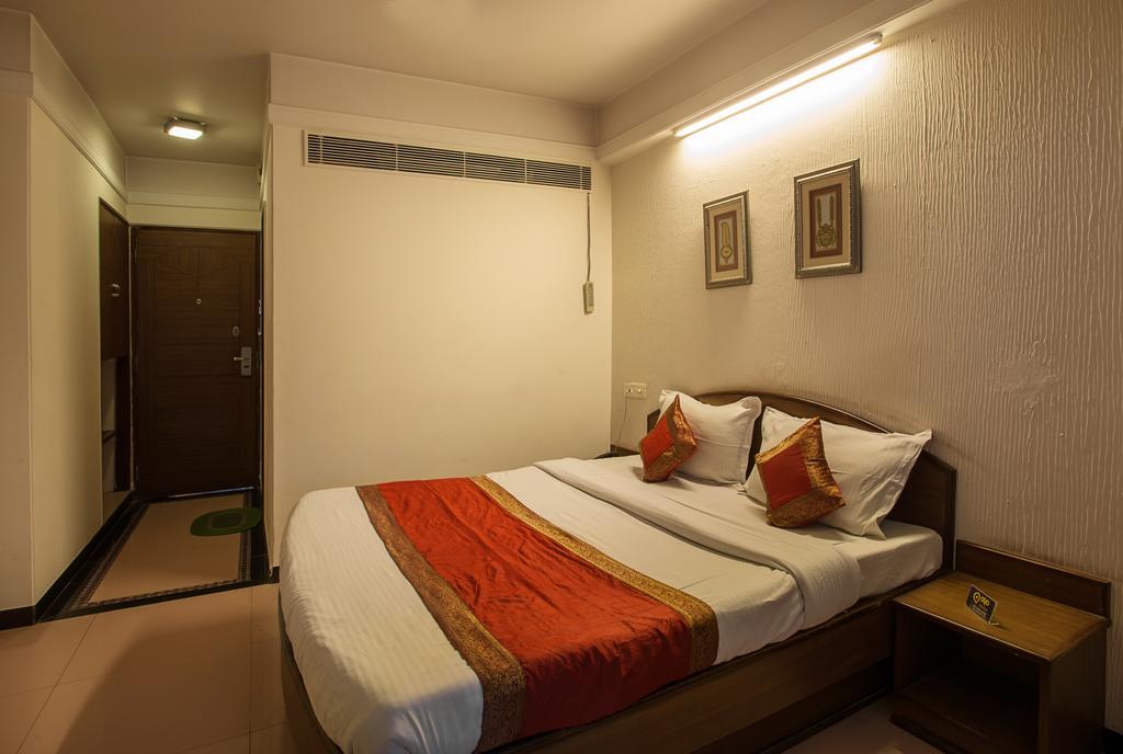 Hotel Oyo Lal Kothi Shopping Center 3*