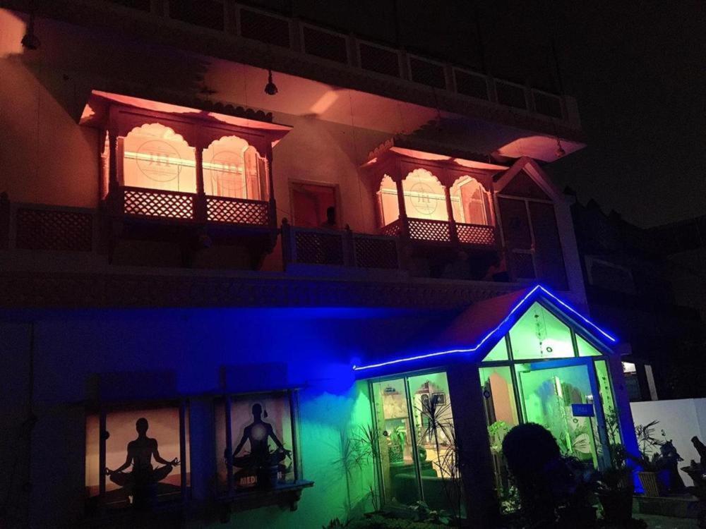 Singhasan House Hotel *