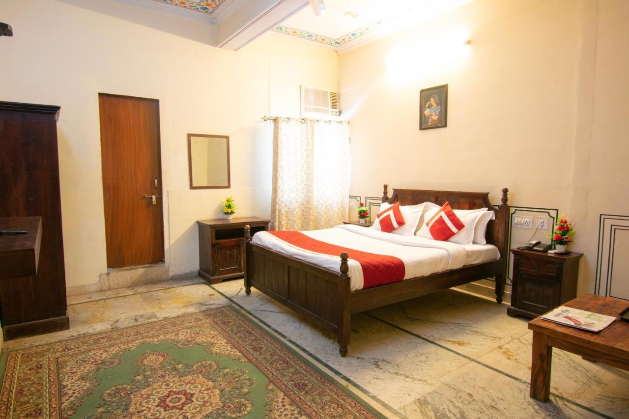 Raghuraj Palace Hotel 3*