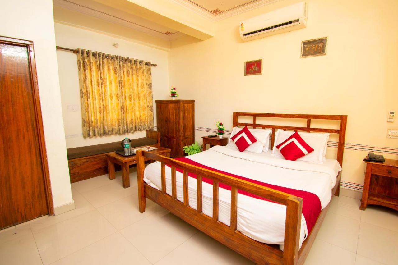 Raghuraj Palace Hotel
