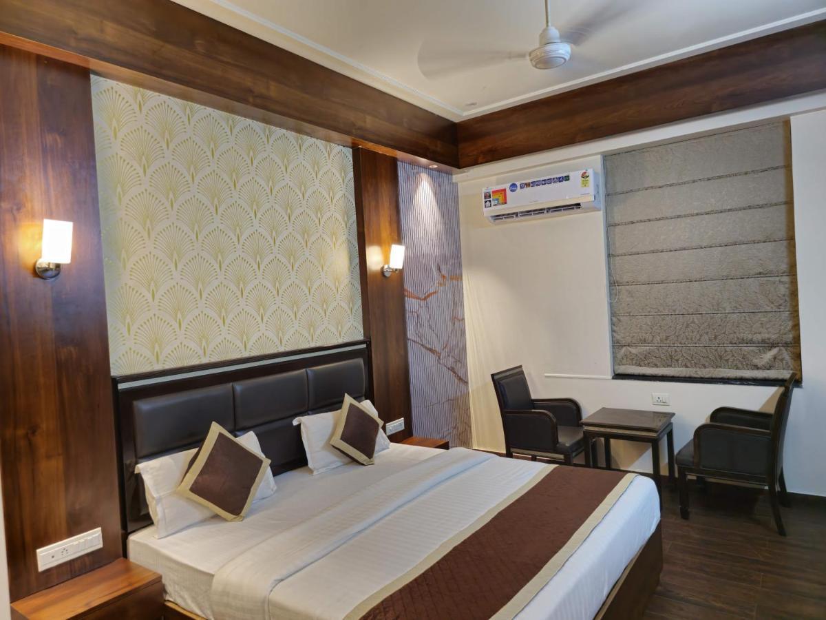 Prime Safari Hotel 3*