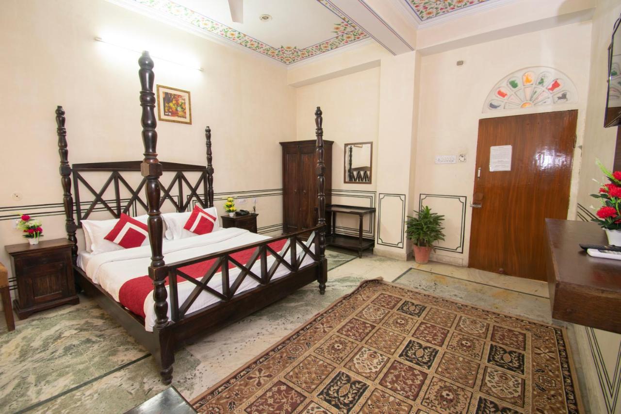 Raghuraj Palace 3*