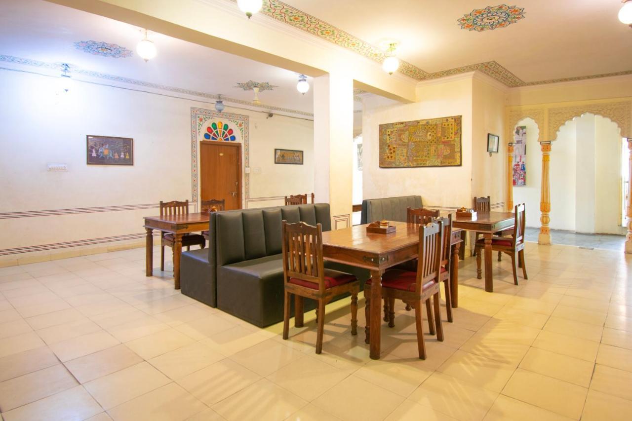 Raghuraj Palace
