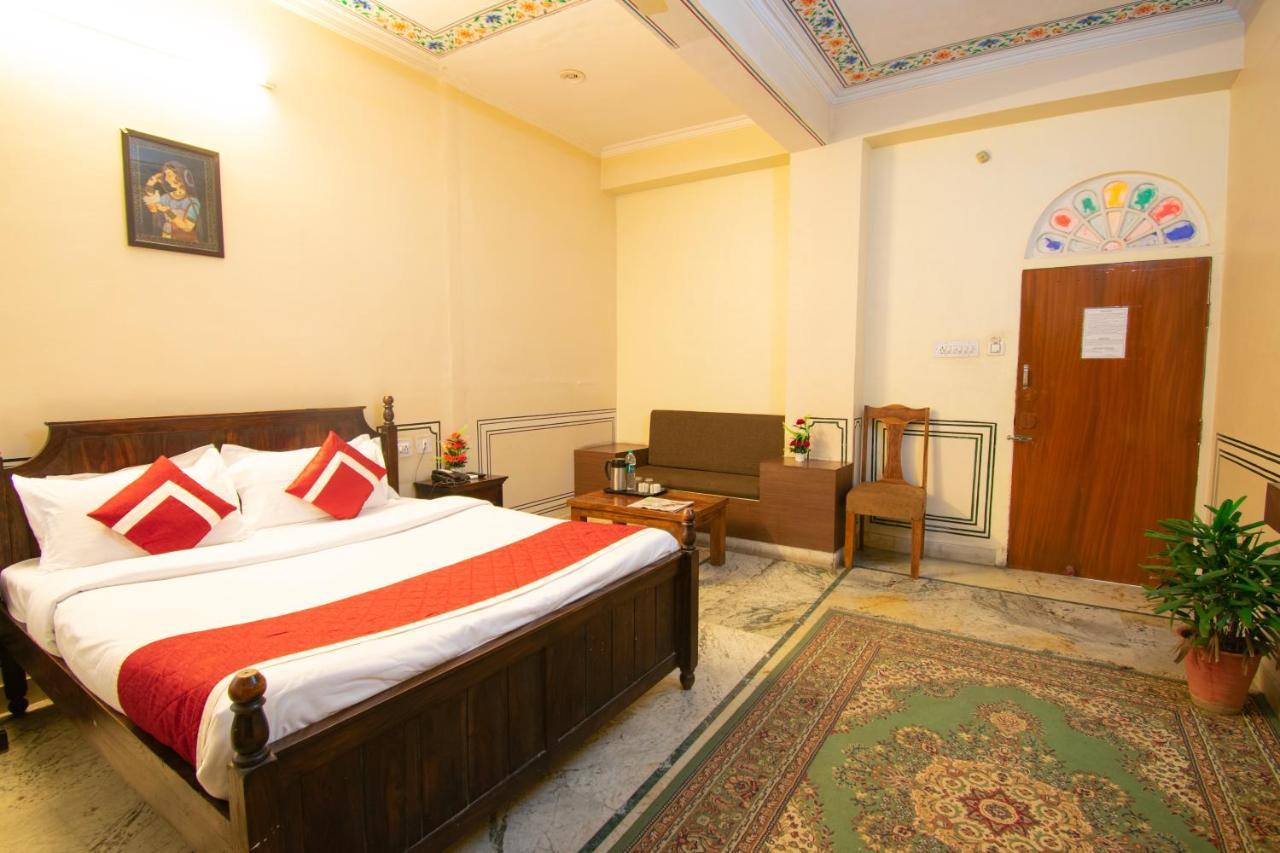 Raghuraj Palace