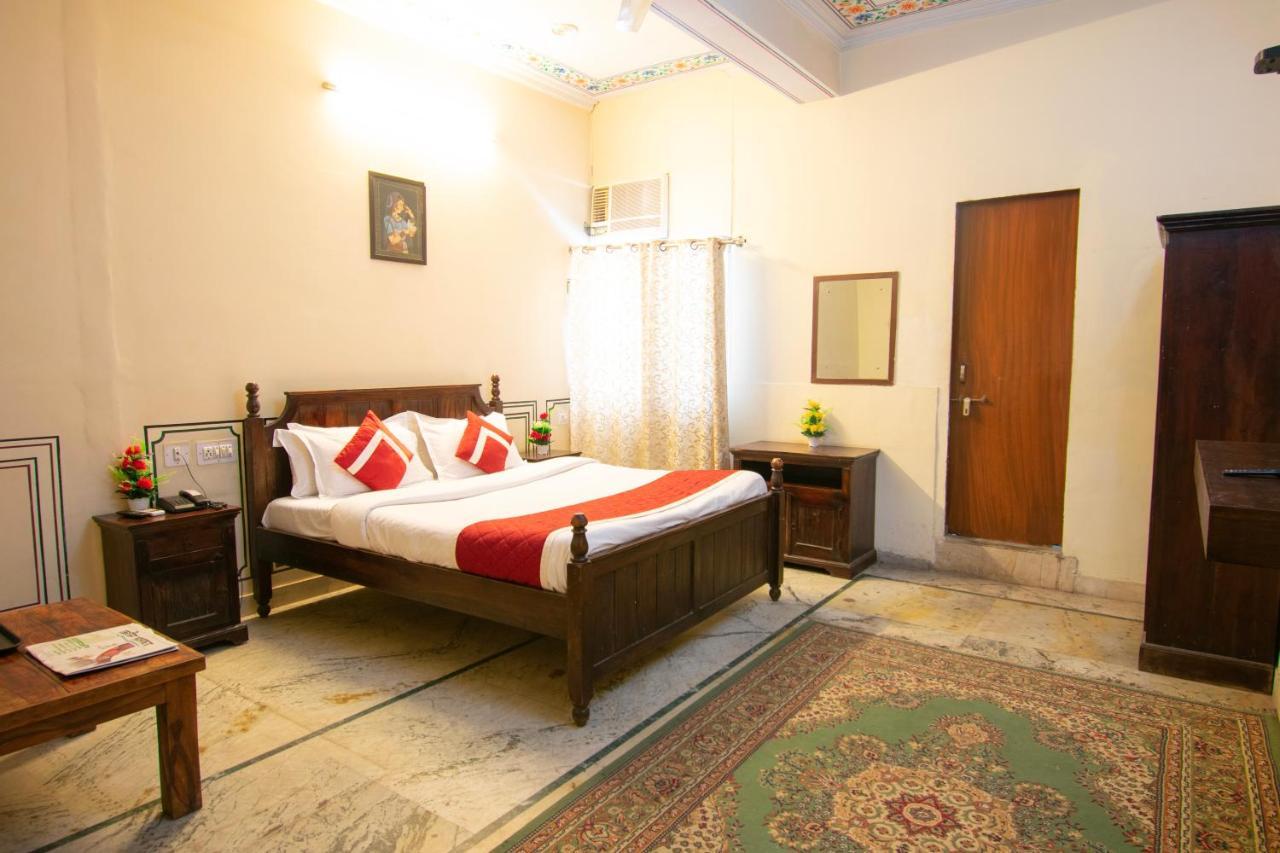 Raghuraj Palace 3*