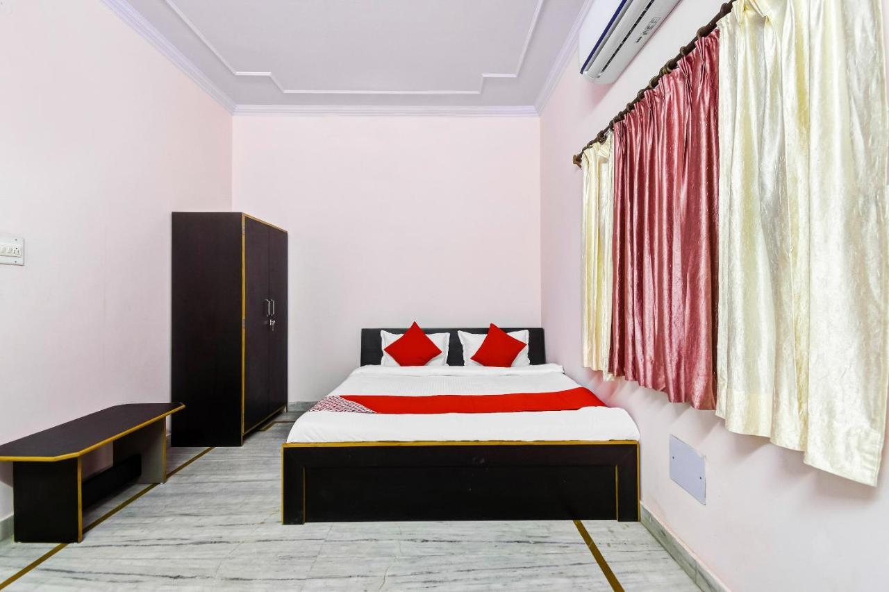 Hotel O Madhav Palace