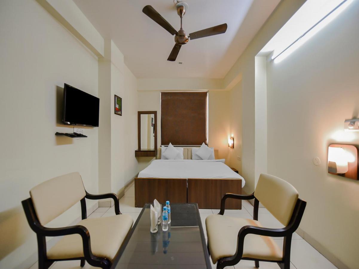 Hotel R K Palace