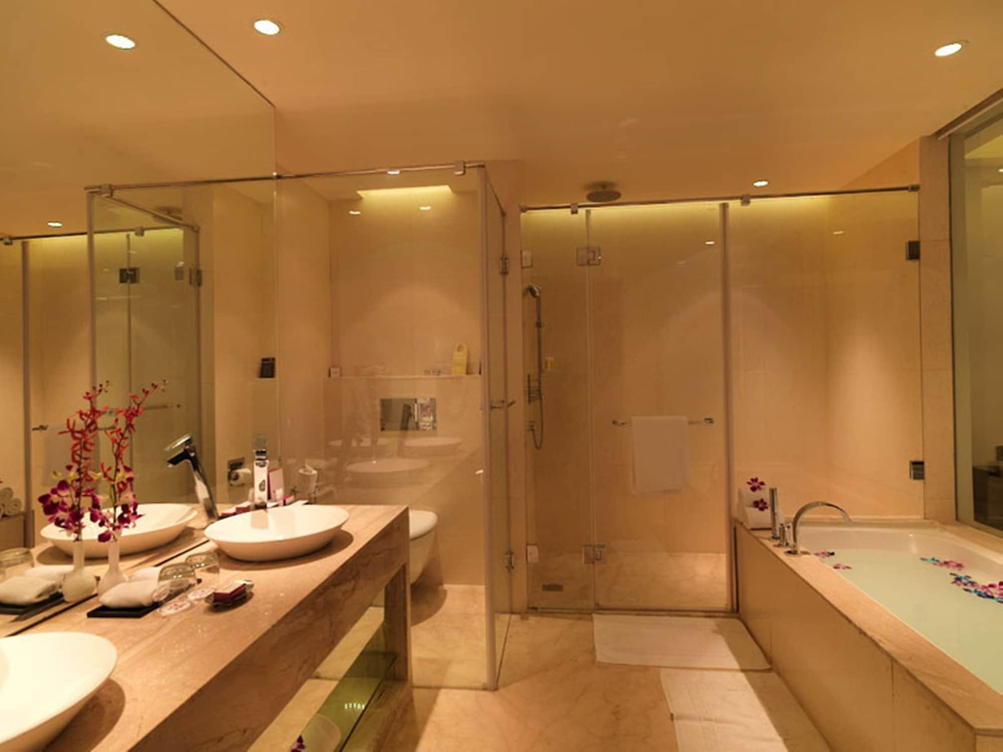 Hotel Royal Orchid Jaipur, Tonk Road 5*