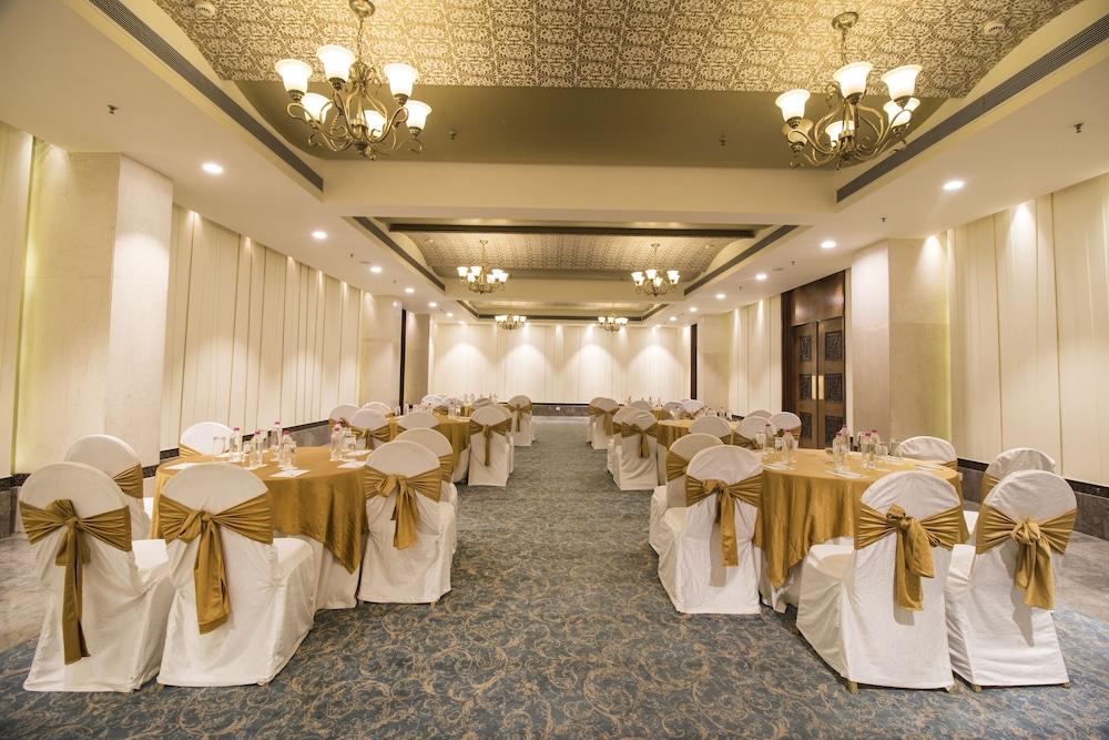 Hotel The Fern, 4*