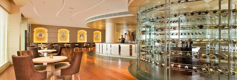 Hotel The Lalit Traveller- Airport 3*