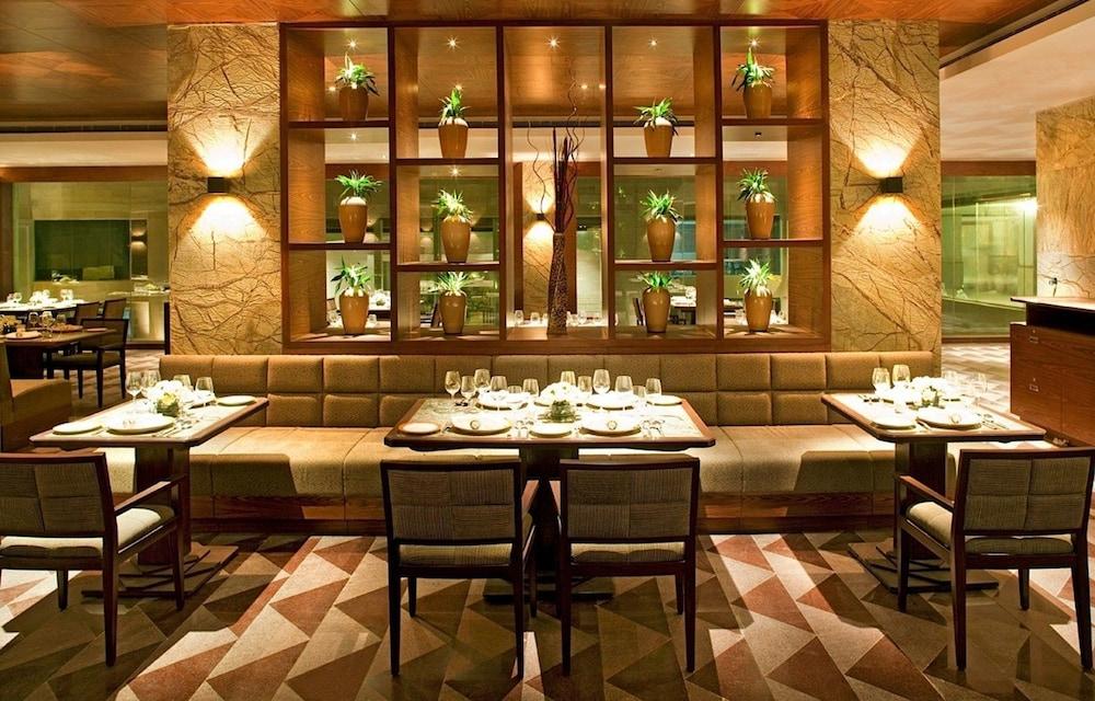 The Lalit Traveller- Airport 3*