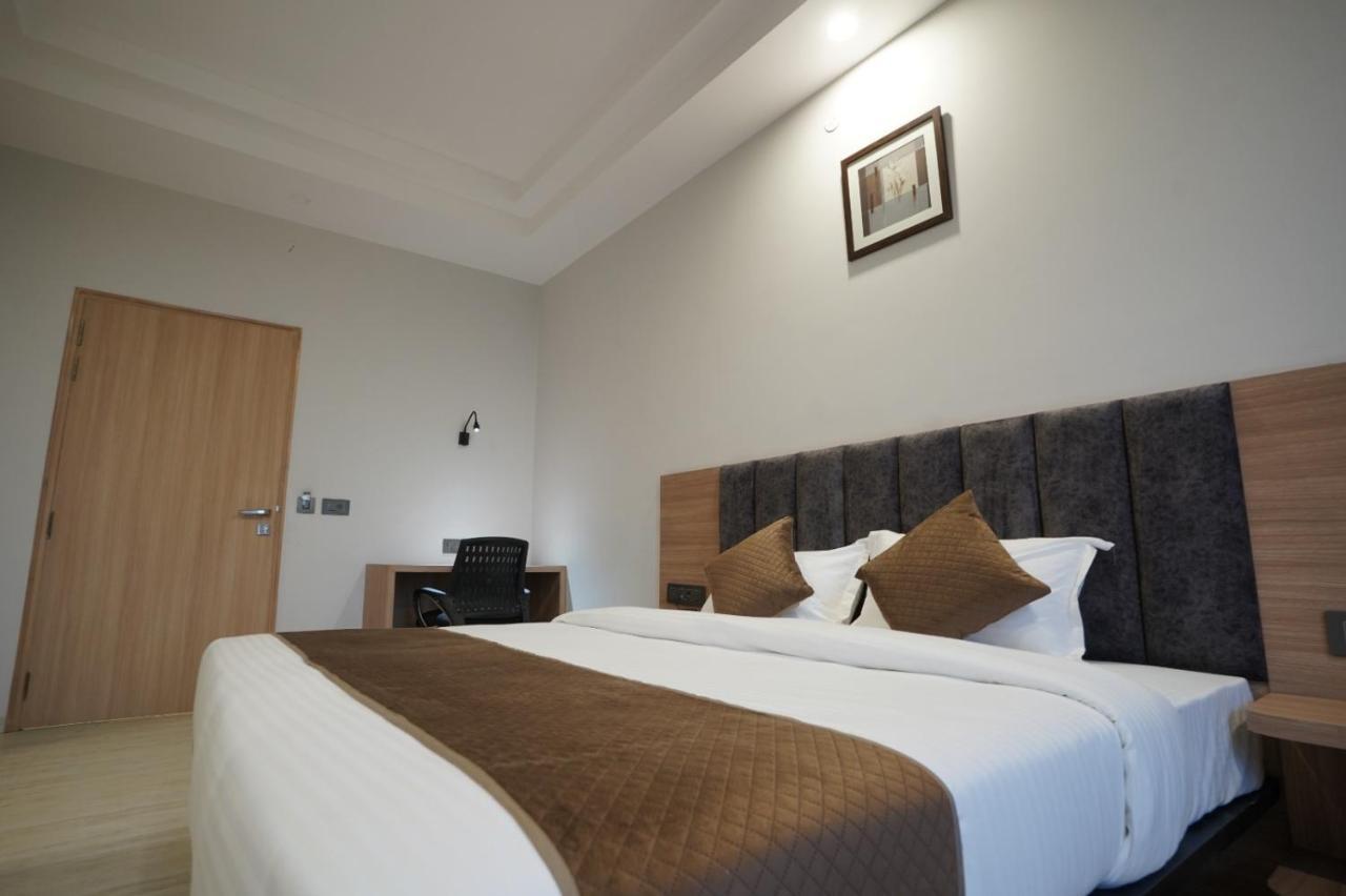 Krishna Hotel 3*