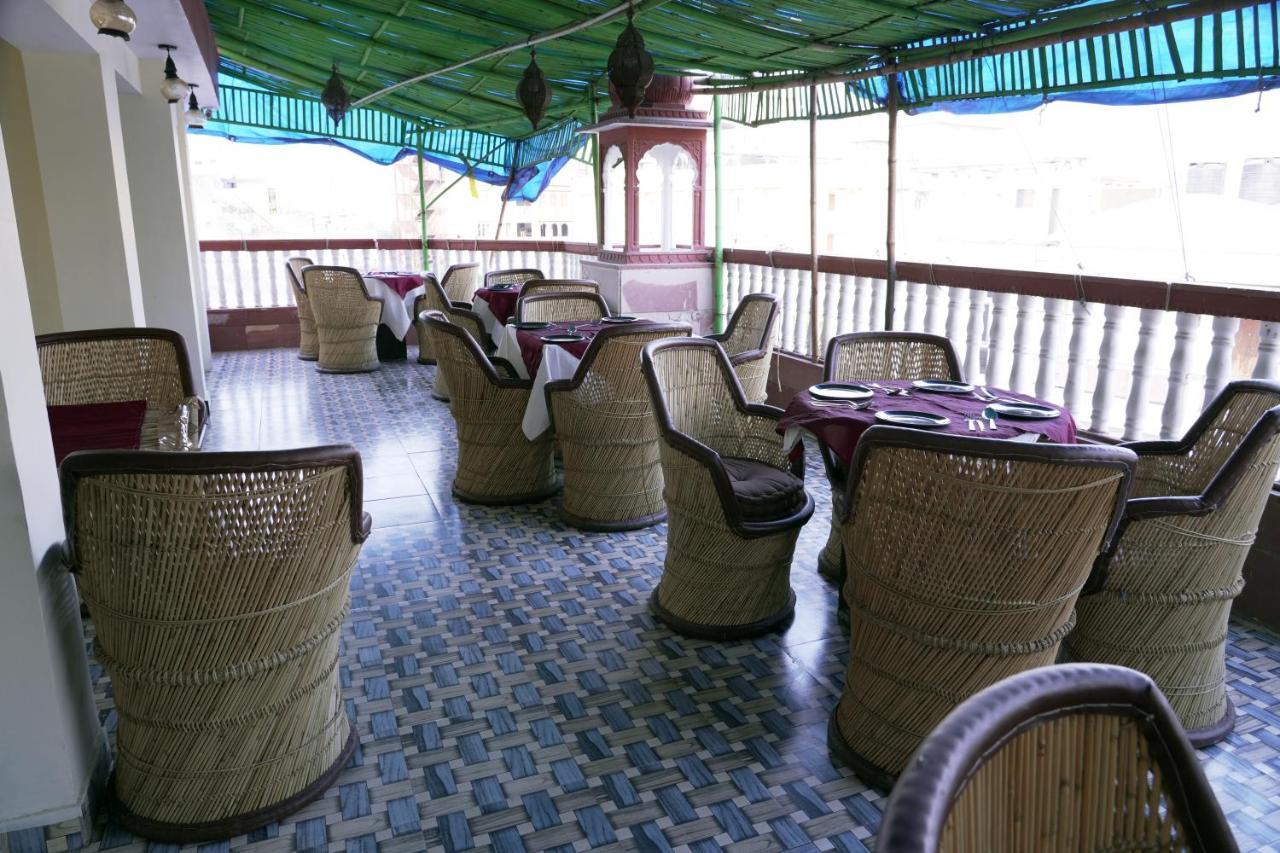 Shree Narayan Palace Hotel 2*