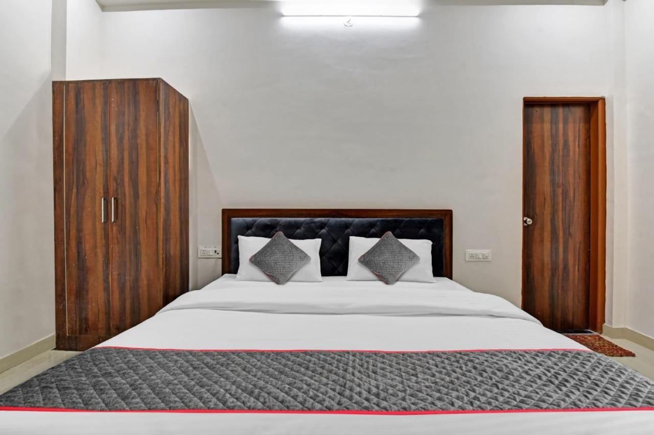 Super Oyo Collection O Legend 3* Jaipur