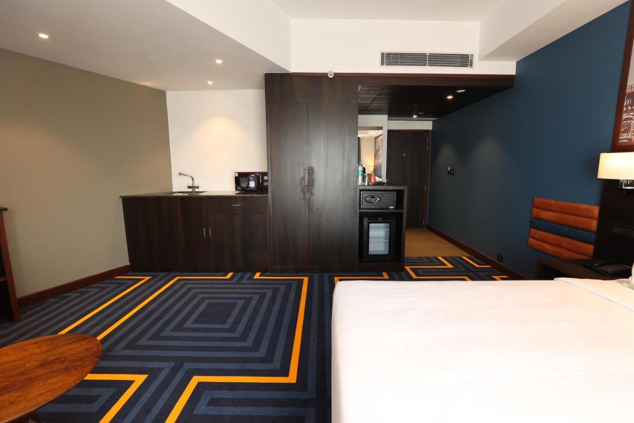 Express & Gopalpura Hotel 4*