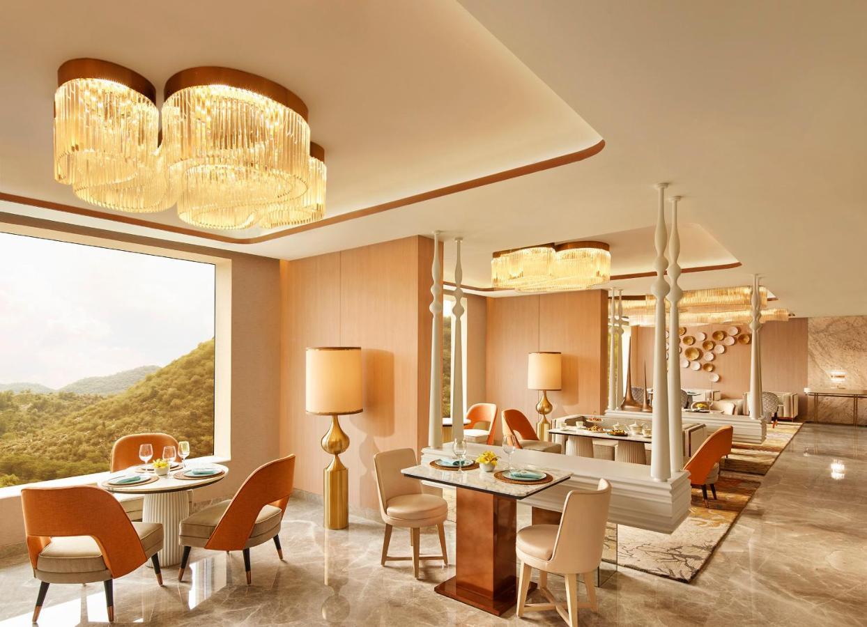 Hotel Taj Amer,