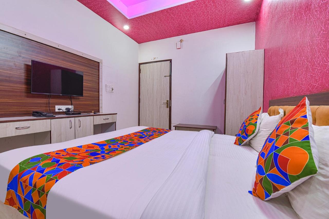 Hotel Fabhotel The Lotus 3*