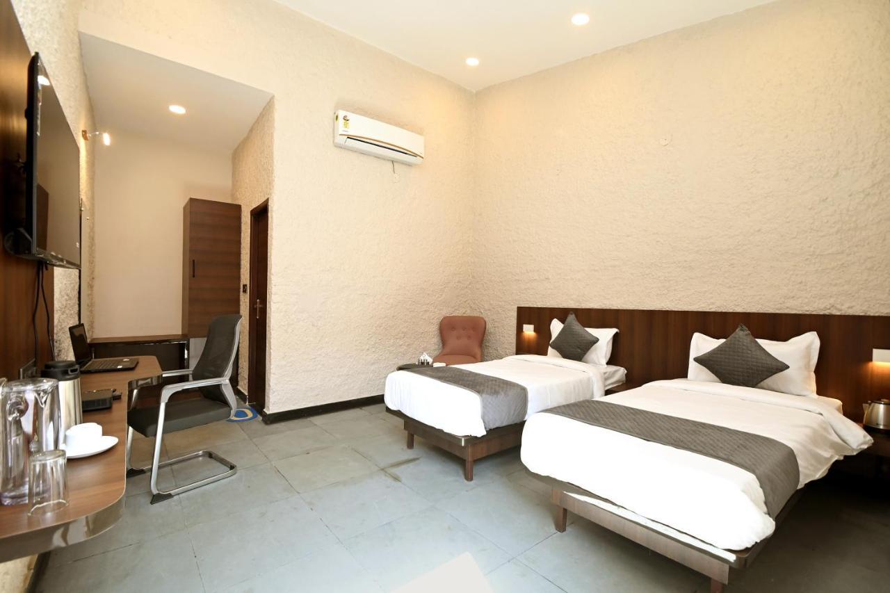 Hotel Navtara 3*