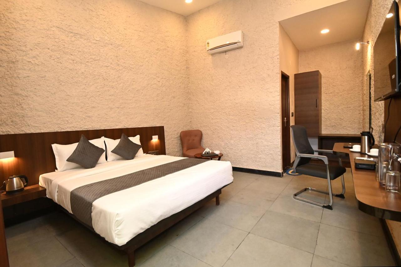 Hotel Navtara 3*