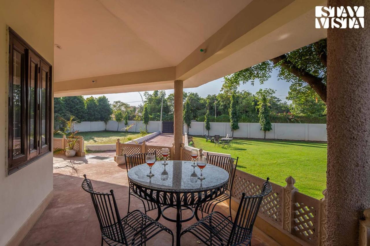 Villa Stayvista'S The Cosy Countryside - Villa With Lawn & Indoor-Outdoor Games In Jaipur *