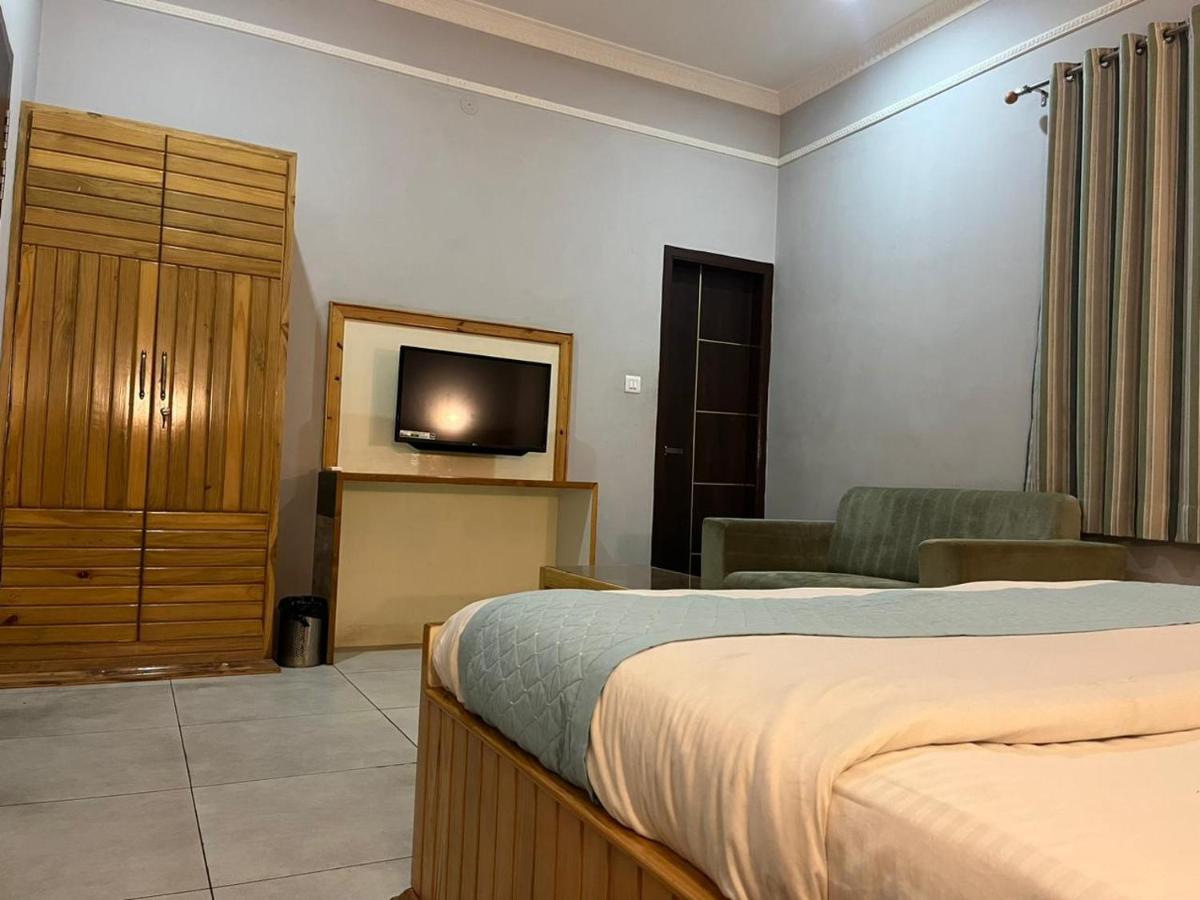 The Circle Era - An Aesthetic By Shivaneel Hospitality Hostel *