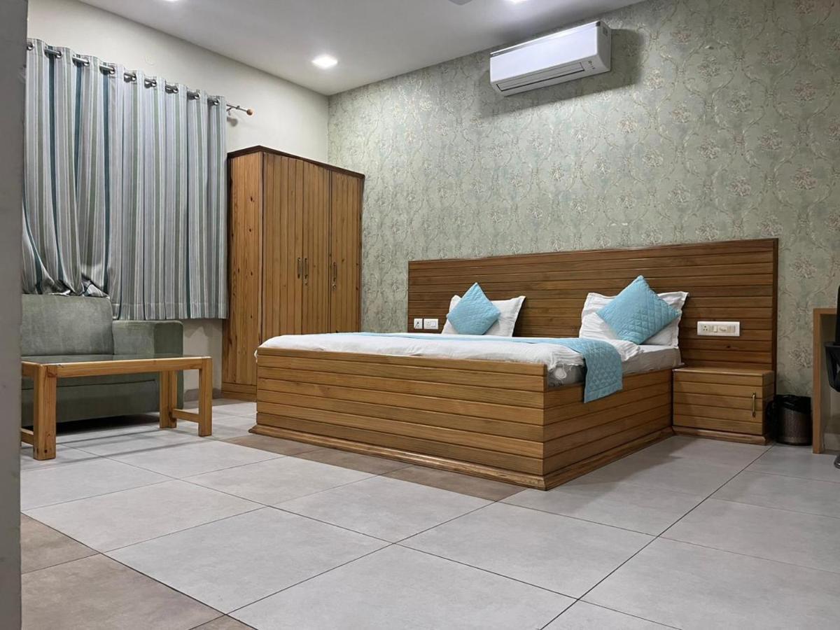 Hostel The Circle Era - An Aesthetic By Shivaneel Hospitality *