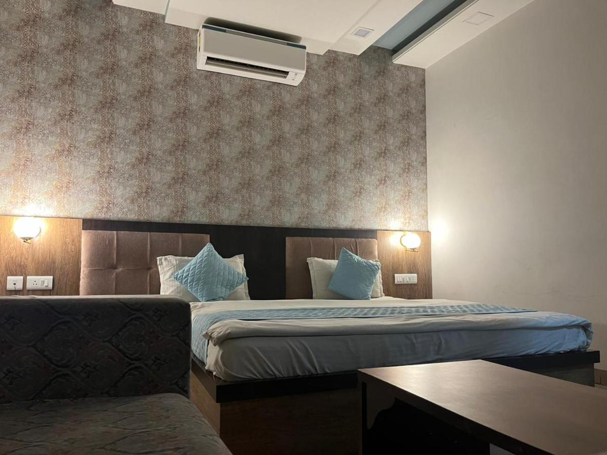 The Circle Era - An Aesthetic By Shivaneel Hospitality * Jaipur