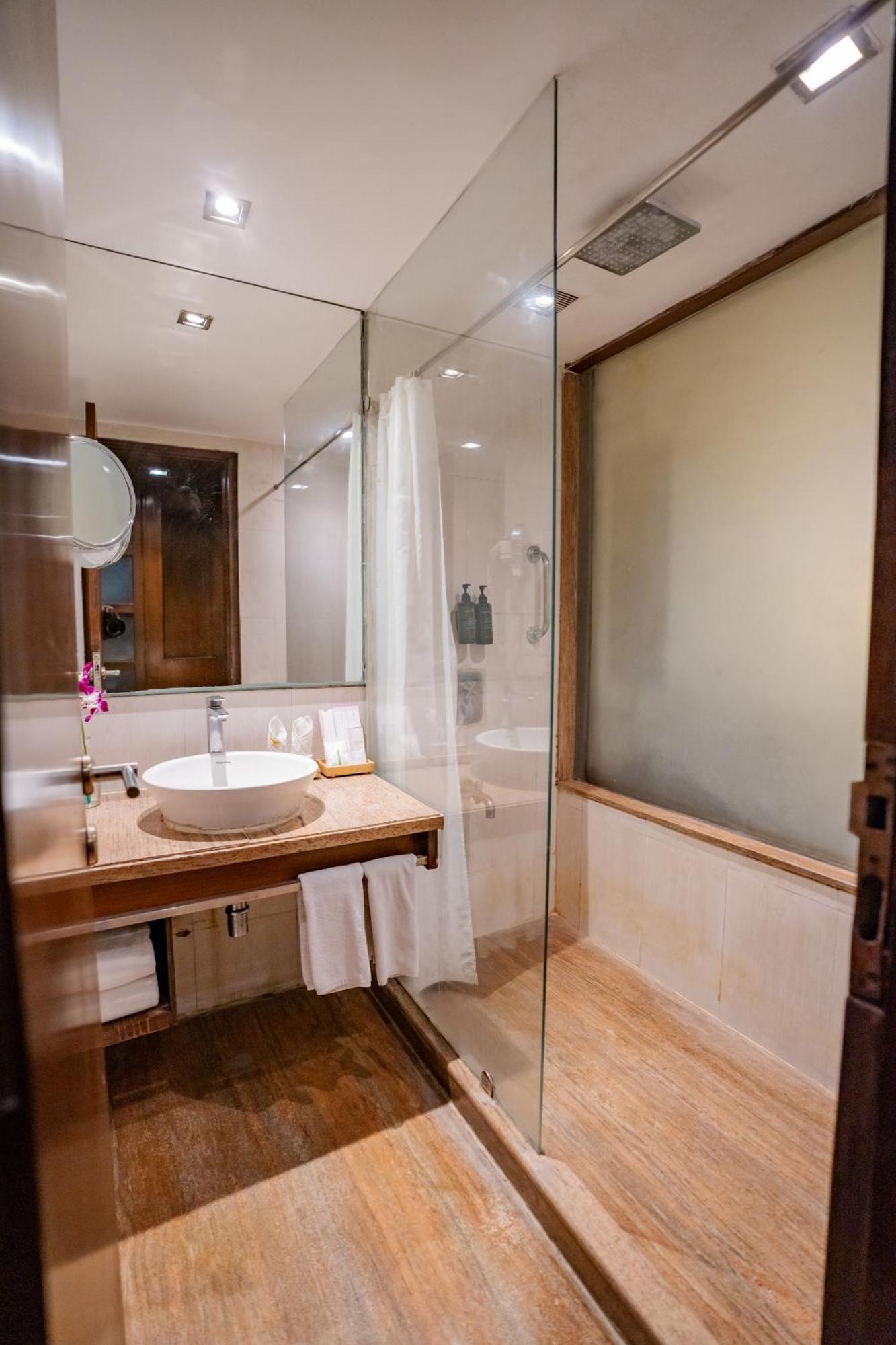 Hotel Royal Orchid Jaipur, Bani Park 4*