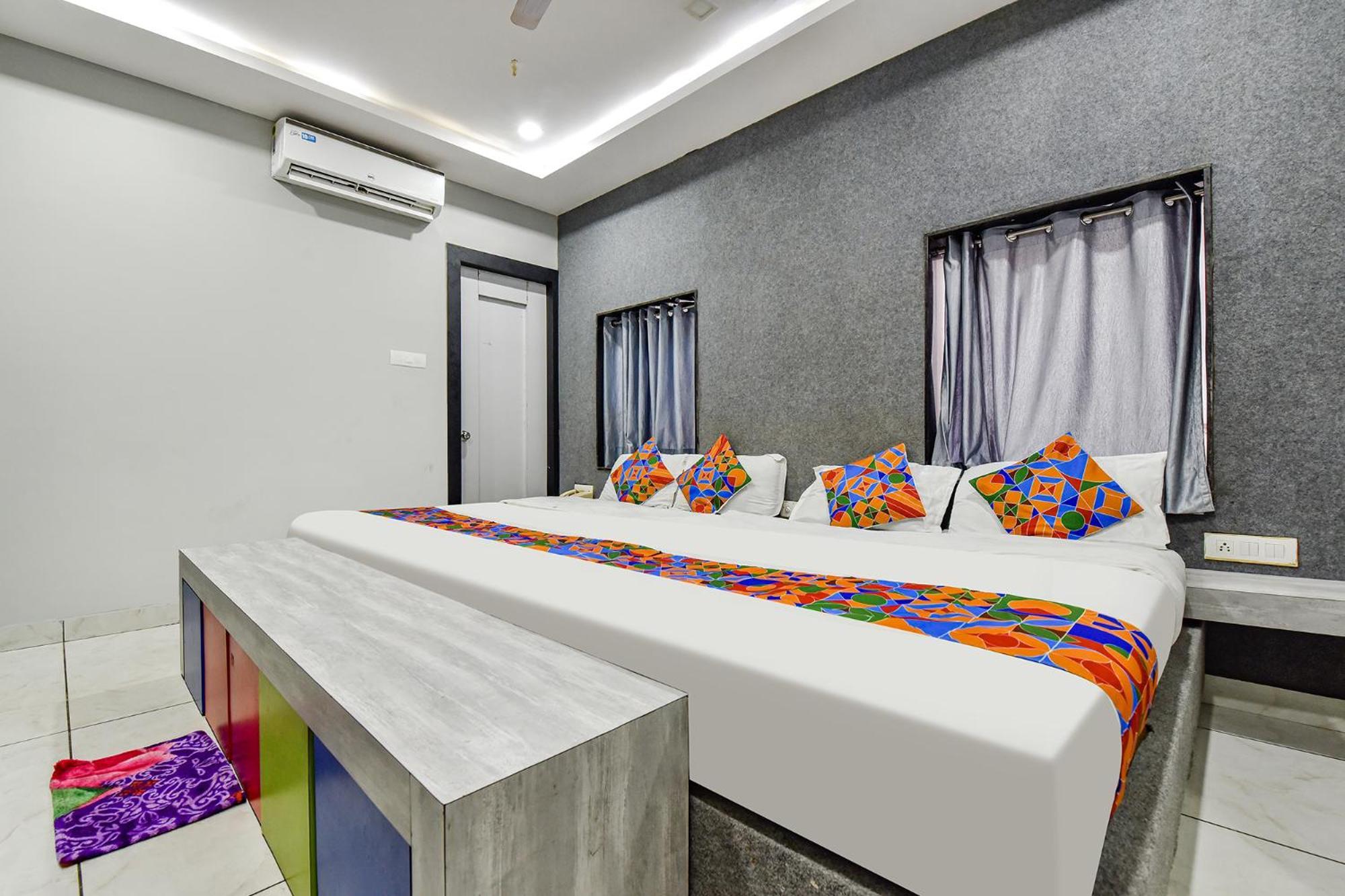 Hotel Fabhotel Surya Palace