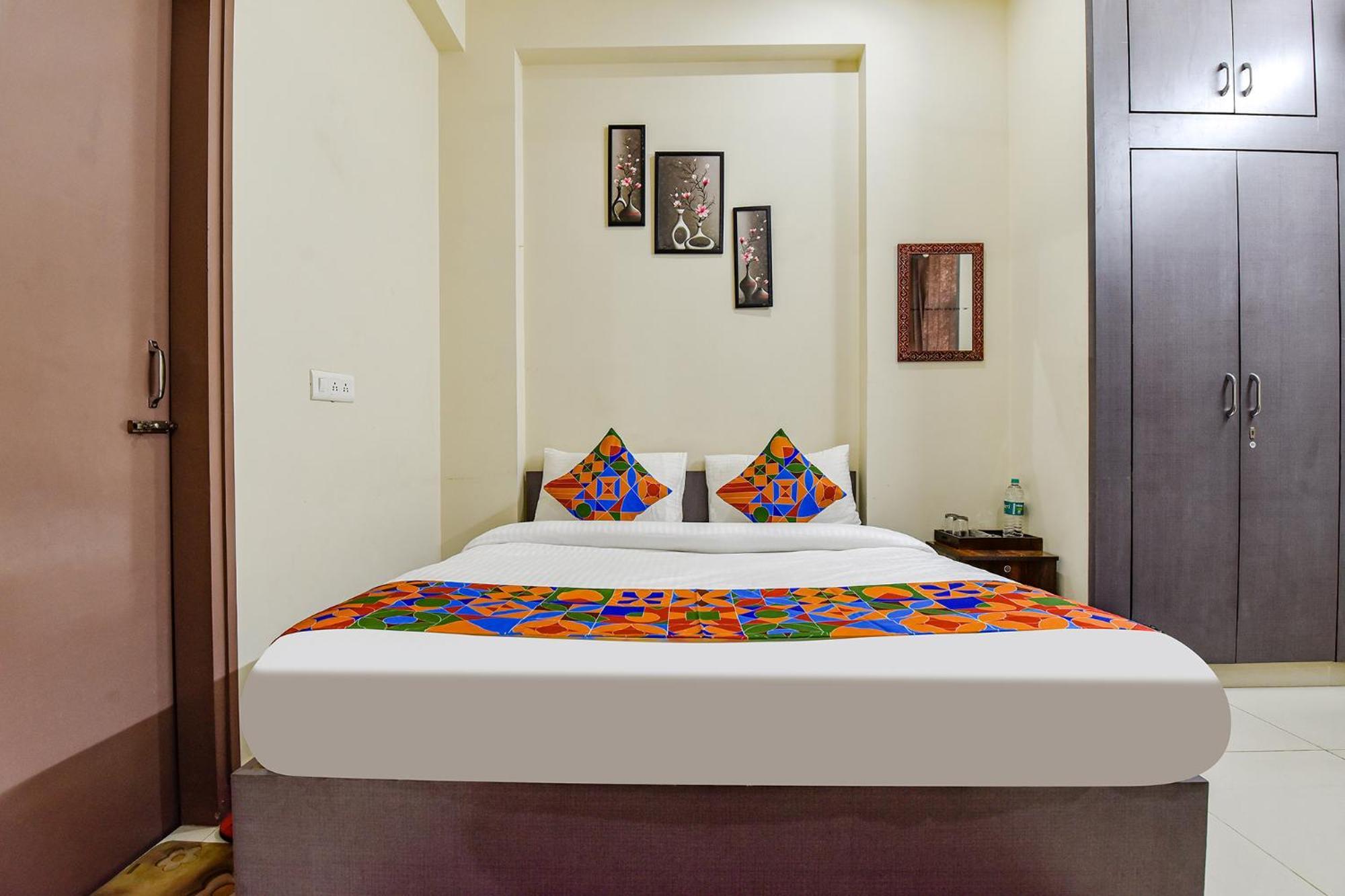 Fabhotel Moon Light Palace Hotel
