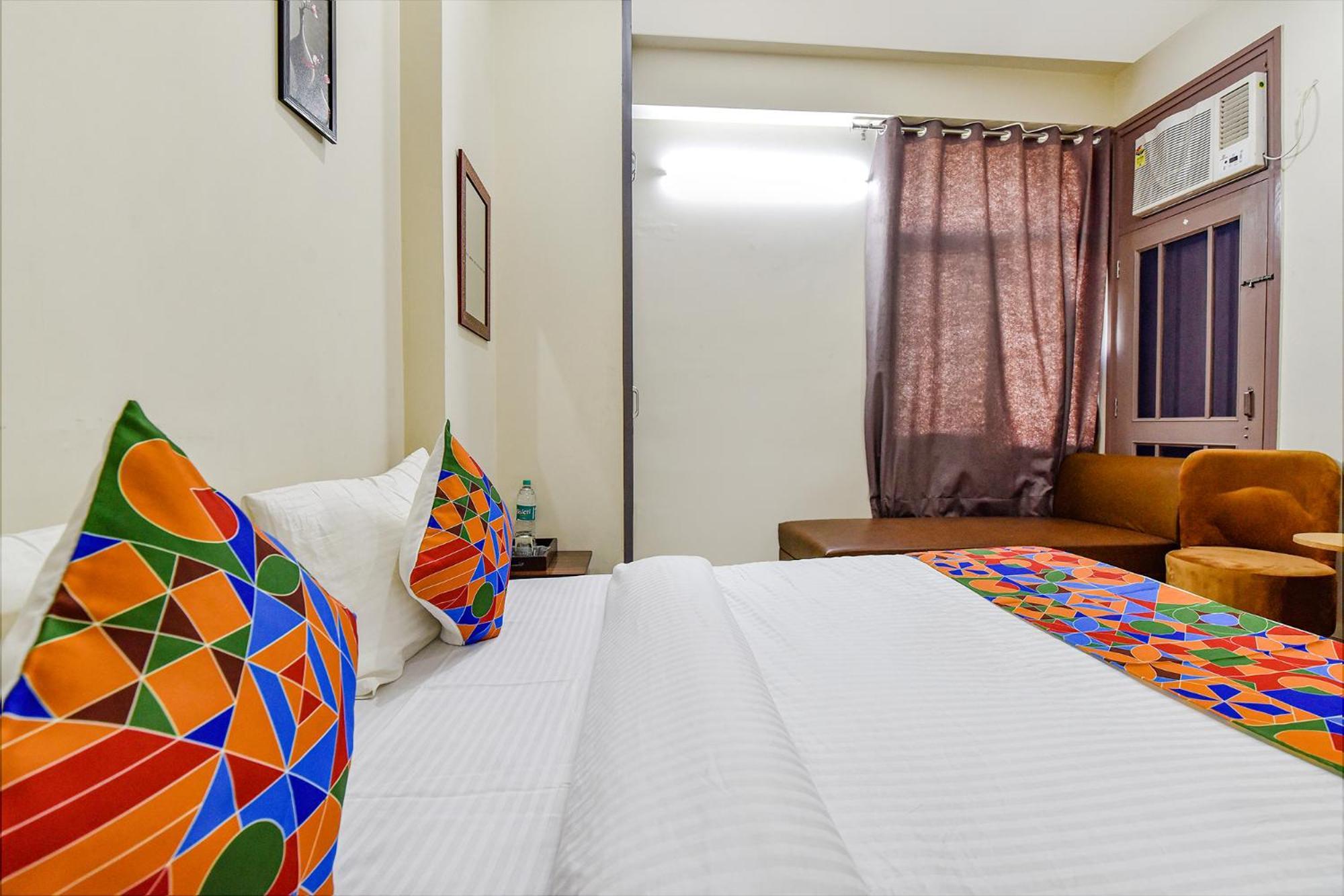 Fabhotel Moon Light Palace Hotel