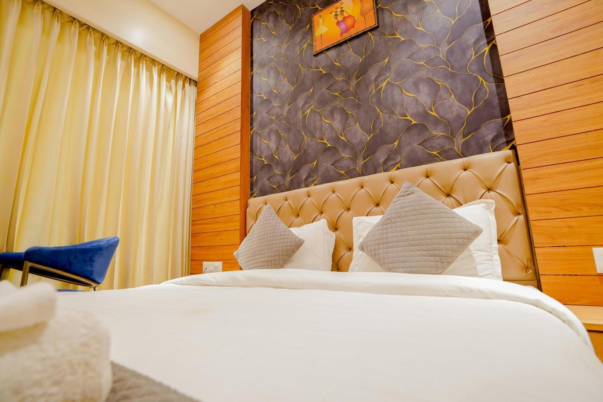 Ekana Hotel *