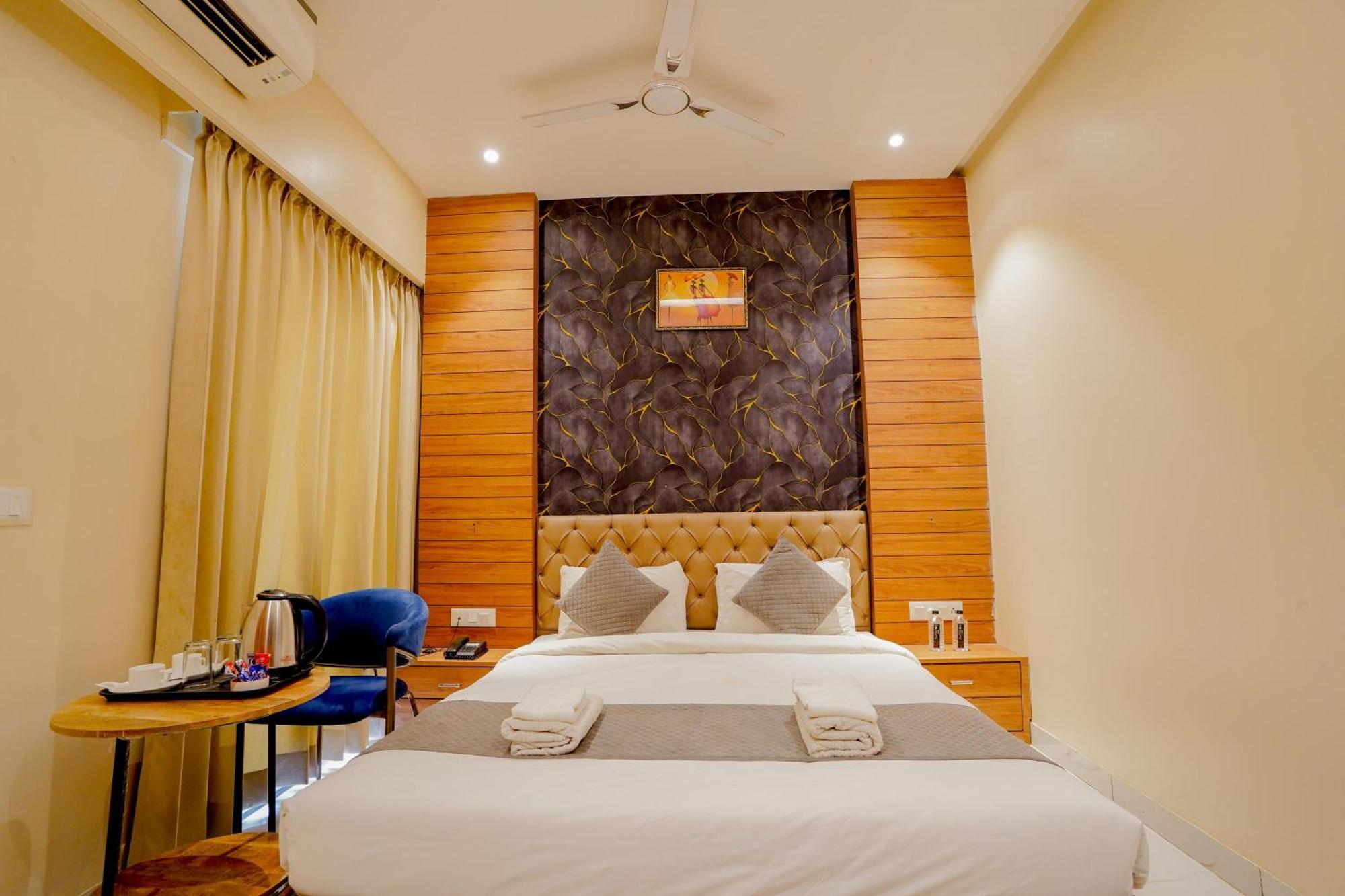 Hotel Ekana *