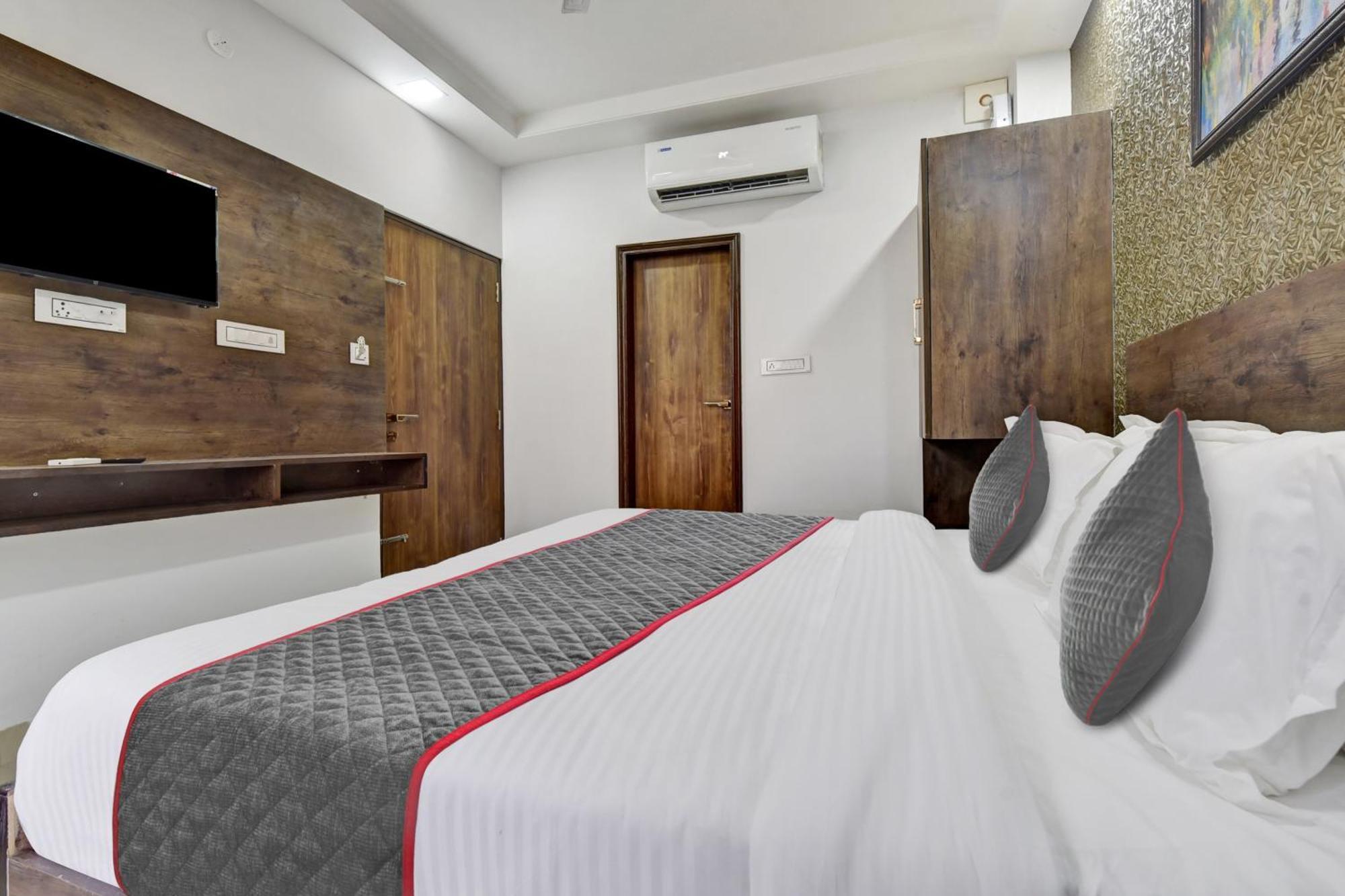 Hotel O Priyaj