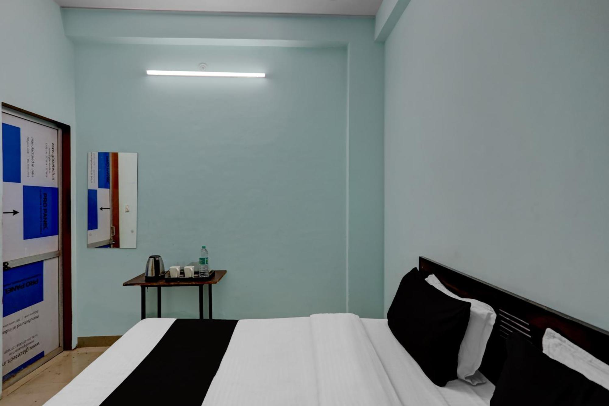 Oyo Shyam & Restaurant Hotel 3*