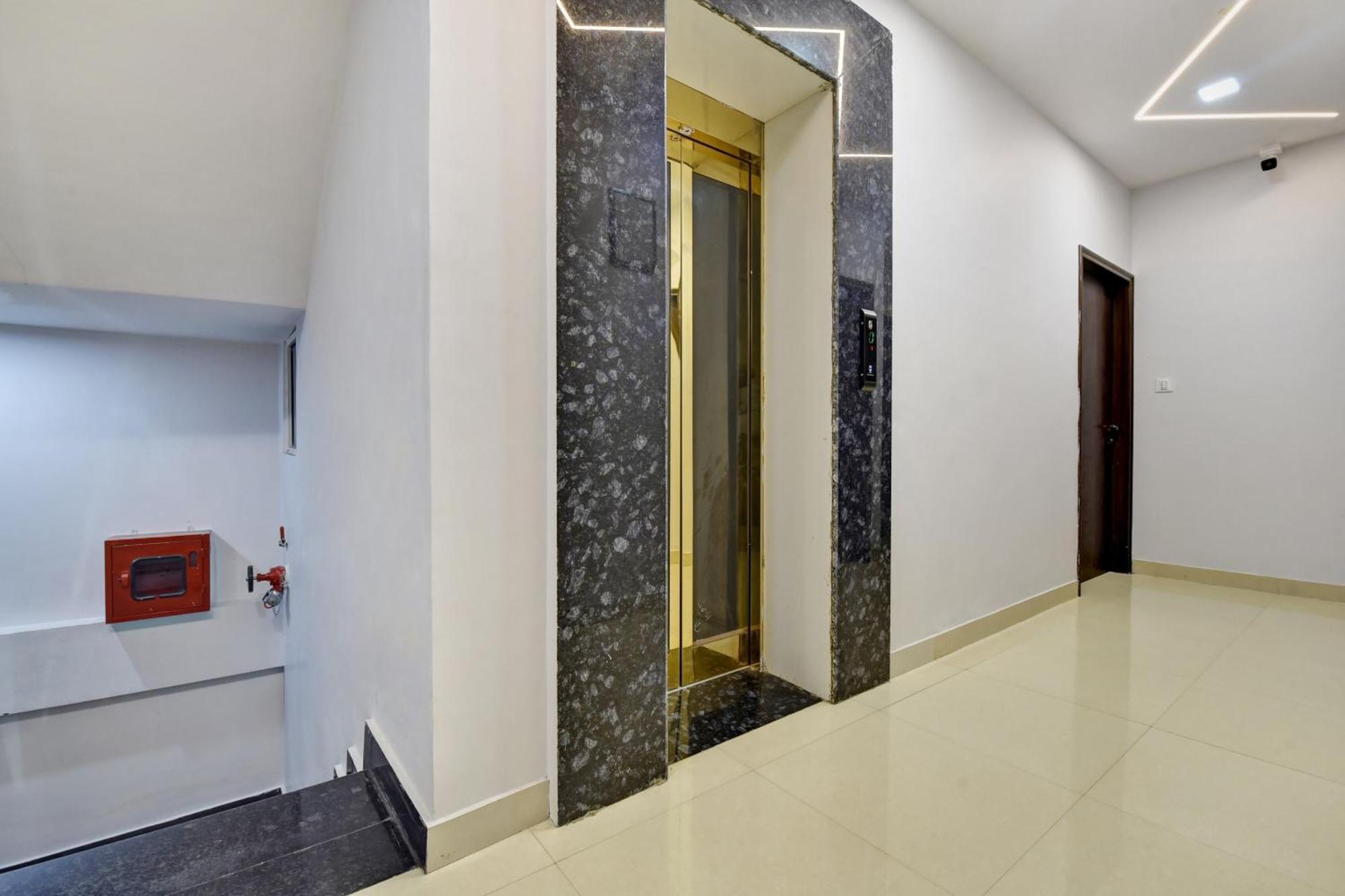 Hotel O Priyaj 3*