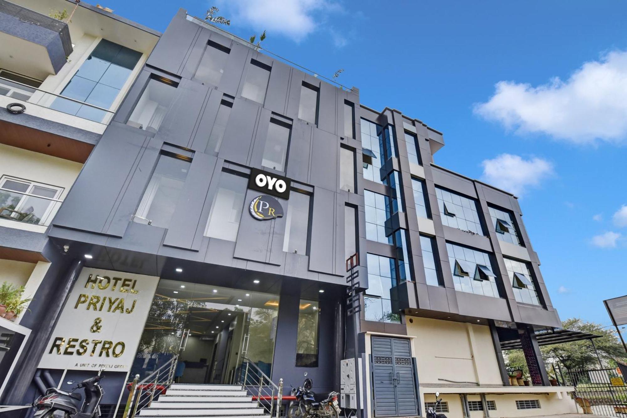 Hotel O Priyaj 3*