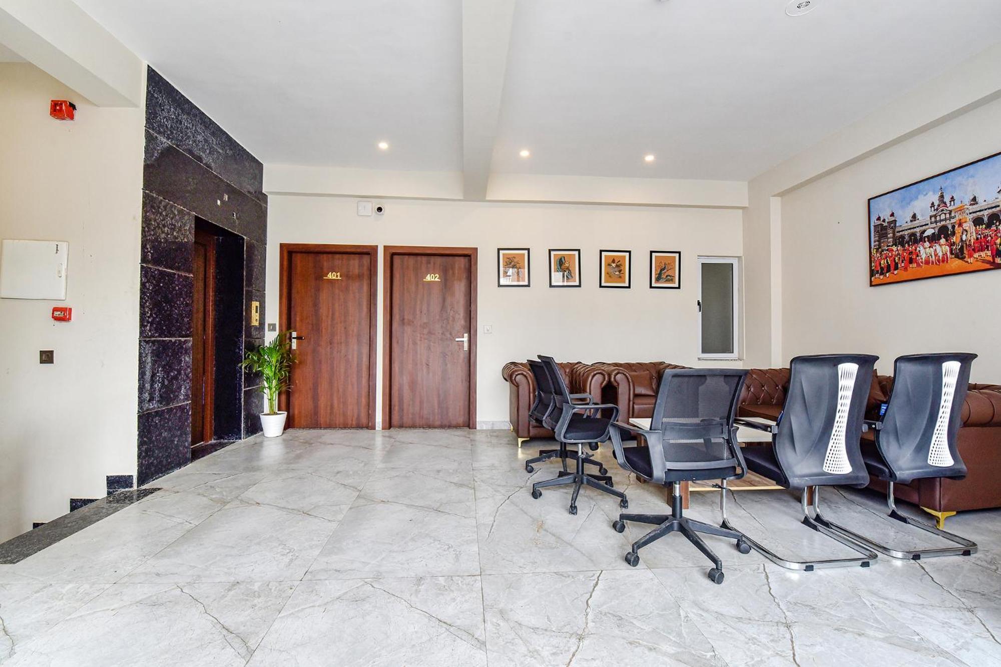Hotel Fabhotel Pravaasam Residency