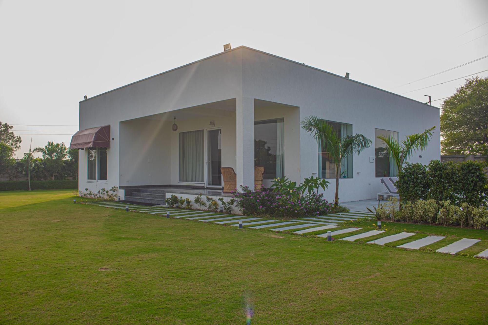 Farm stay The Peace- A Luxury Private Pool *