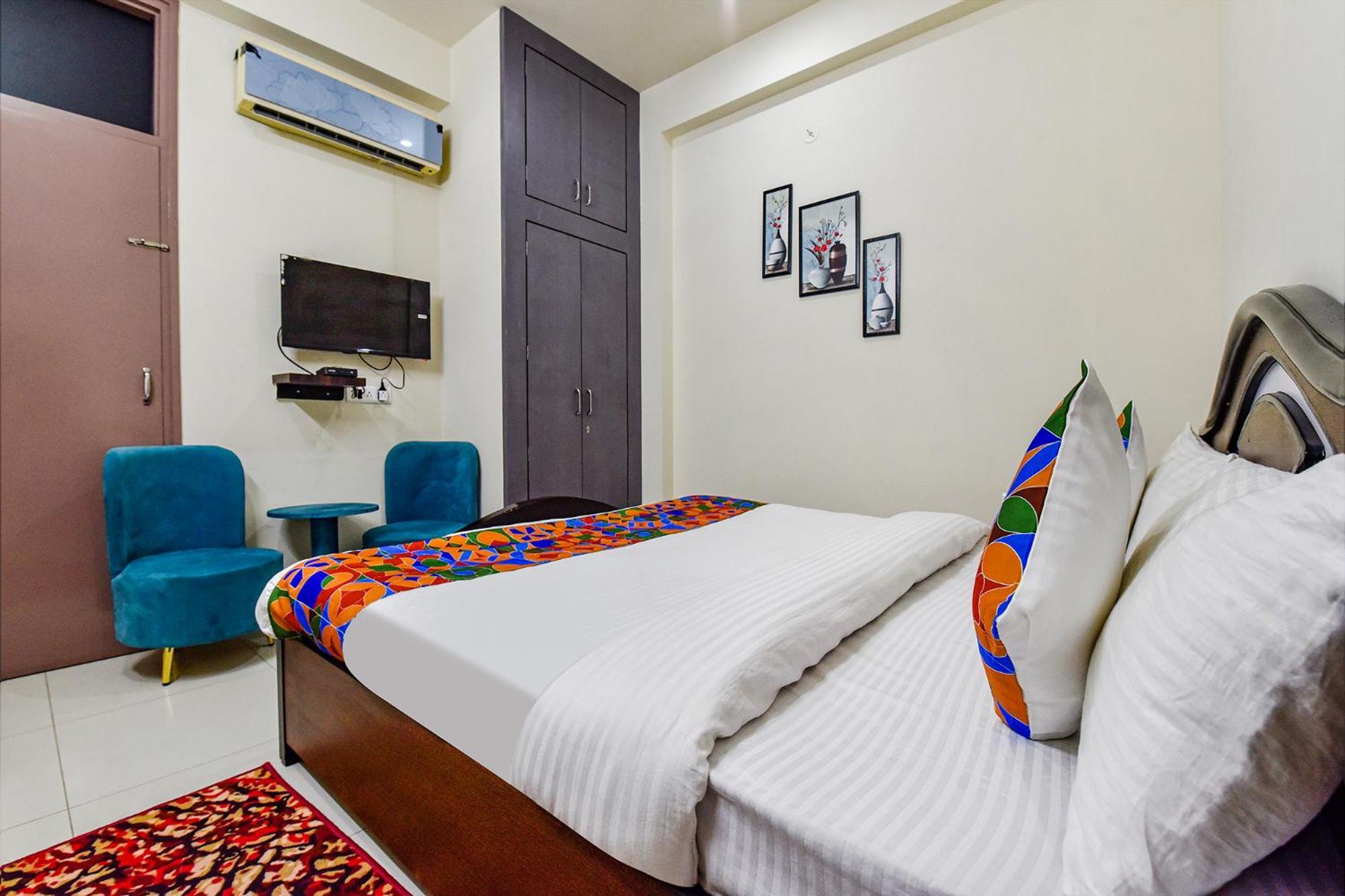 Fabhotel Moon Light Palace Hotel