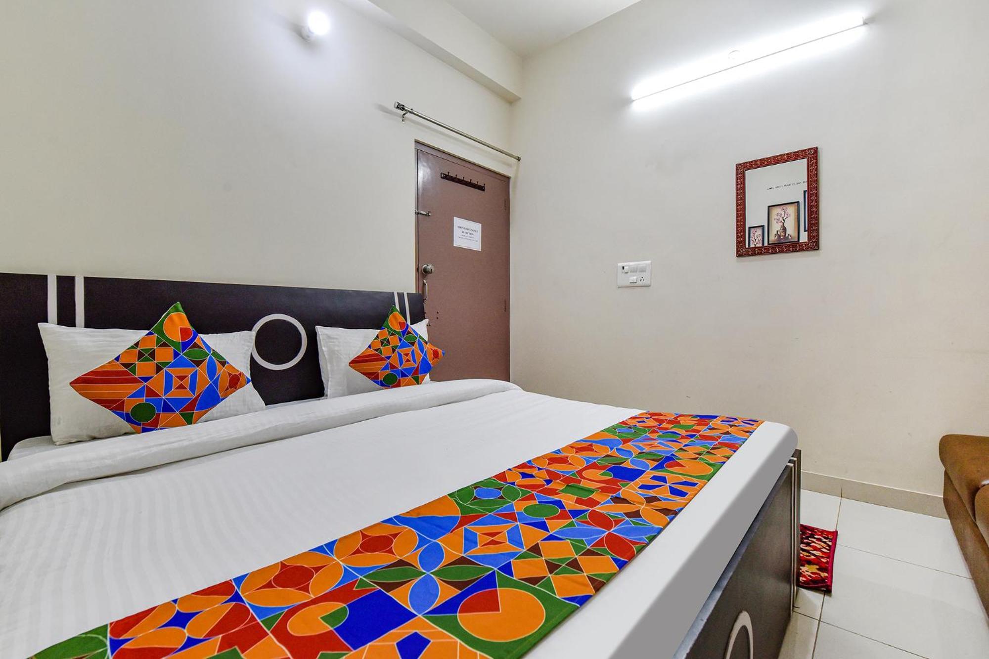 Hotel Fabhotel Moon Light Palace